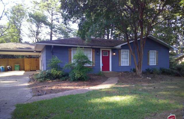 Charming home is Ridgeland, MS - 209 Pinehill Drive, Ridgeland, MS 39157