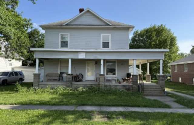 103 East Sangamon Street - 2 photos photos