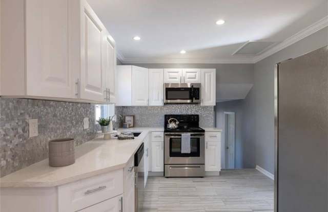 Room in 4 Bedroom Home at Trafalgar Way photos photos