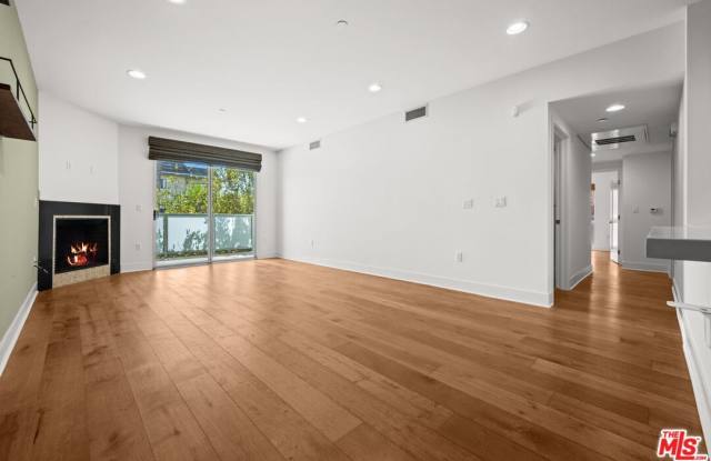 7133 Hawthorn Ave Gallery 2