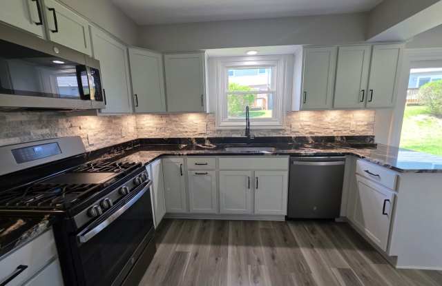 Spacious Town Home in Brighton Heights! photos photos