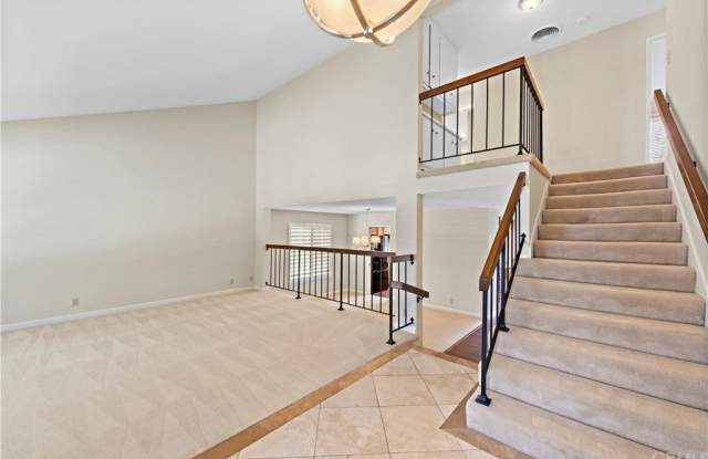 20875 Paseo Roble Gallery 3