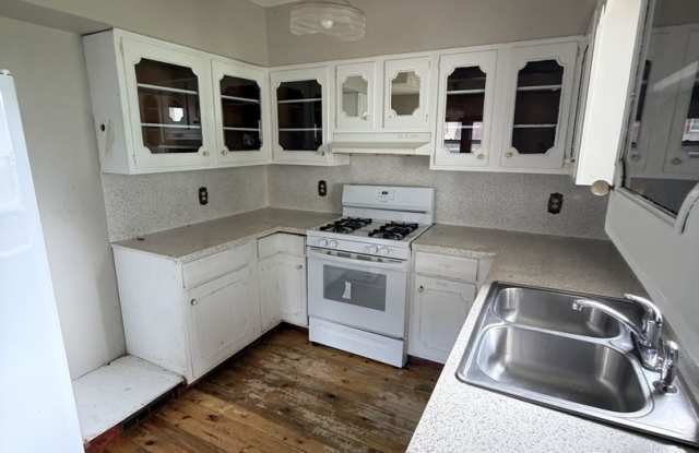 1336 S 25th Ave - 4 Bed/2 Bath in Columbus Park | Hardwood Floors, Full Appliance Package, Detached Garage photos photos