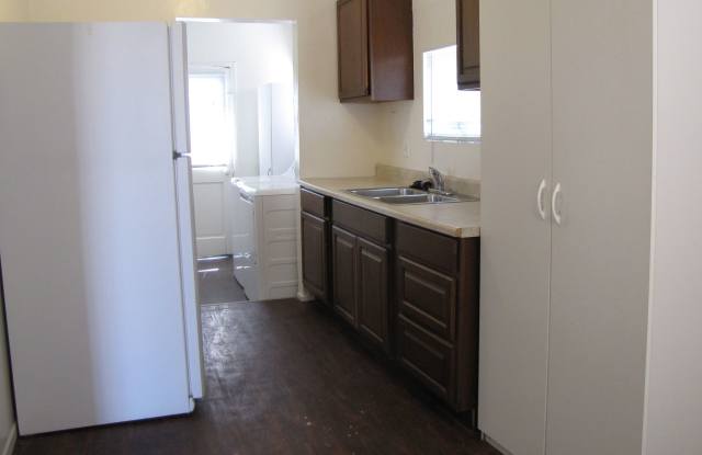 Home for Rent in Oildale Gallery 4
