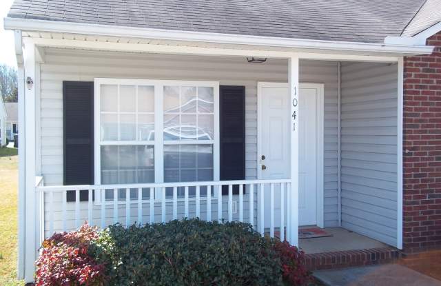 2 Bedroom, 2 Bathroom Duplex w/ Back Patio! photos photos