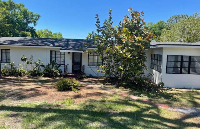 Near Downtown Mount Dora - adorable 2.2 photos photos