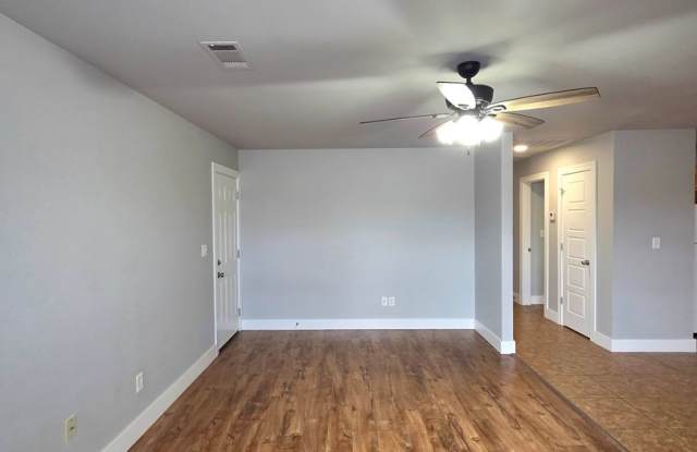 Single-Level 3-Bedroom Home with Fenced Backyard in Rogers Gallery 4