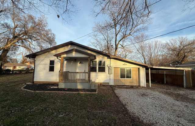 4 Bedroom 1 Bath house with a HUGE Yard  Shop!! photos photos