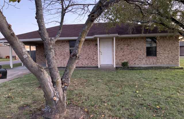 2609 Bliss St - 2609 Bliss Street, Greenville, TX 75402