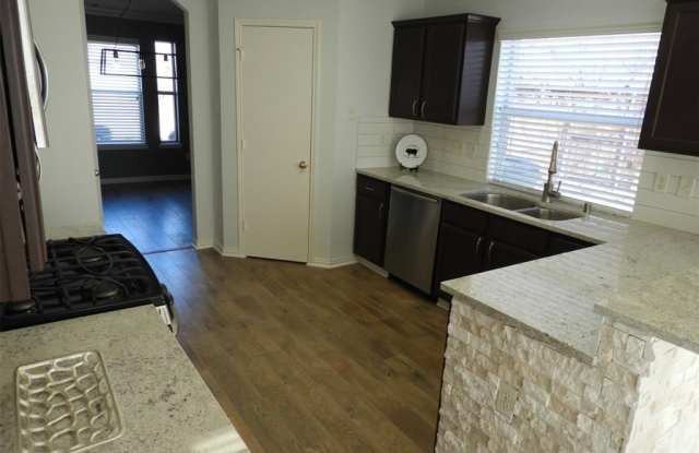 2102 Oleander Way Gallery 4