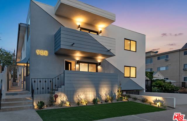 950 Havenhurst Drive Gallery 2