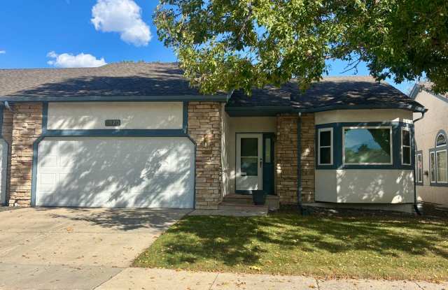 3 bed/3 bath Townhome in North Colorado Springs Gallery 1