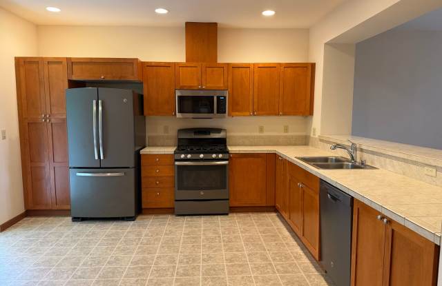 Well maintained 3bd Townhome Gallery 3