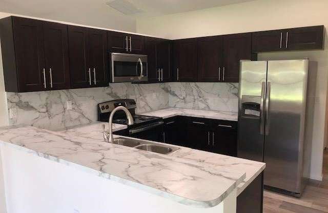 4721 SW 55th Ave - 4721 Southwest 55th Avenue, Davie, FL 33314