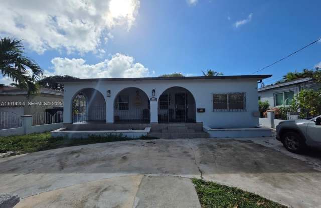 2970 SW 17th St photos photos