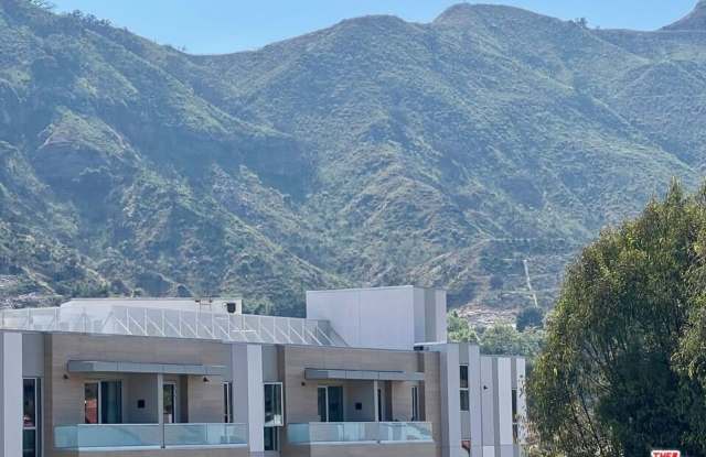 1586 Palisades Dr Gallery 4
