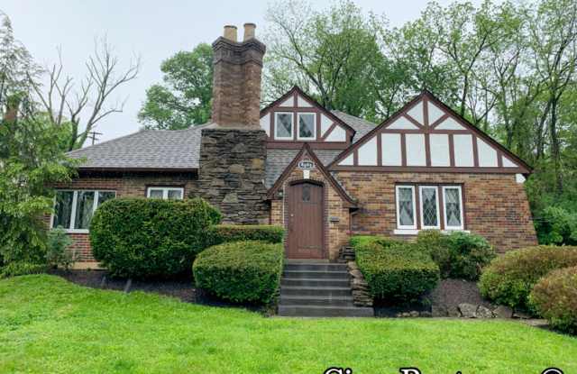 4049 Victory Pkwy photos photos