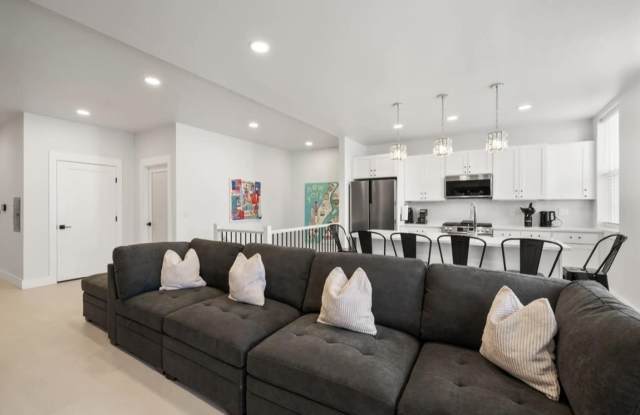 161 BROADWAY photos photos