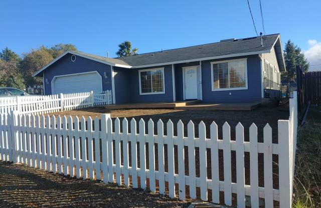 bright, spacious available to rent - 5409 Olympia Drive, Clearlake Riviera, CA 95451
