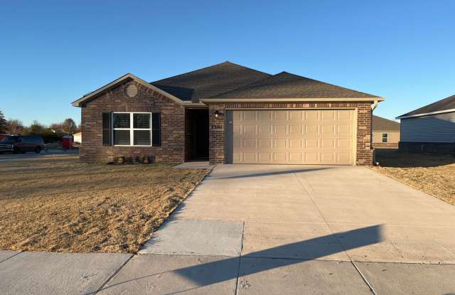 Beautiful 3 Bed, 2 Bath Home in Somerset – Pre-Leasing Now! Gallery 3