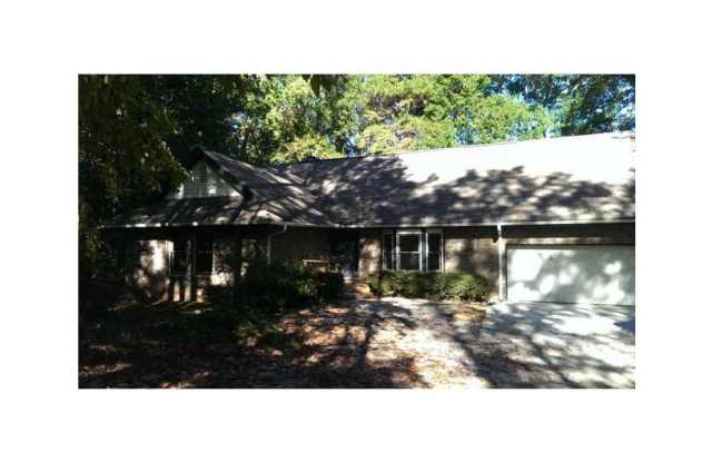 Room in 3 Bedroom Home at Lilburn Stone Mountain Rd photos photos