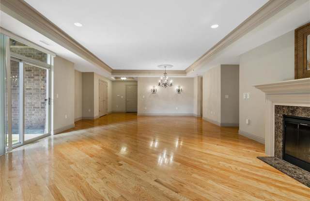 520 NORTH AND SOUTH Gallery 3