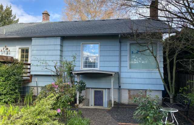 Spacious Milwaukie Studio photos photos