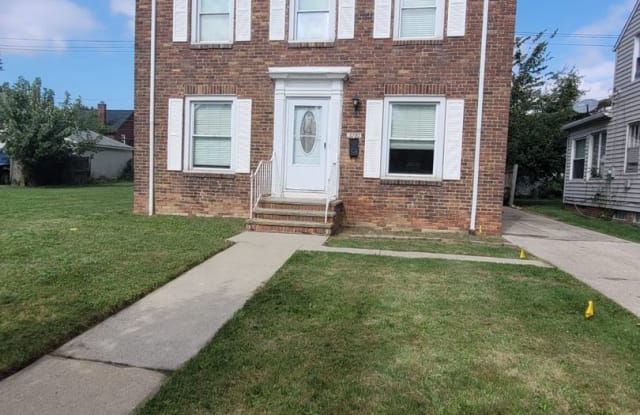 3781 Grosvenor Rd, - 3781 Grosvenor Road, South Euclid, OH 44118