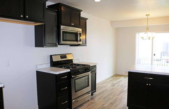 Amazing Townhome in Legacy Ranch! Gallery 3