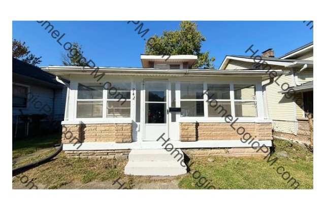 742 North Bradley Avenue Gallery 1