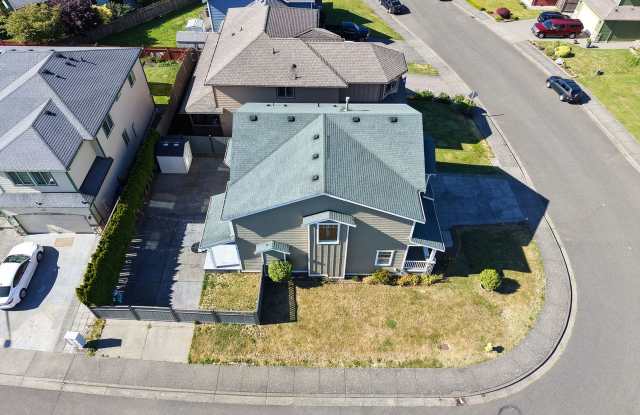 Spacious 4BR/2.5BA Ferndale Home with EV Charger Gallery 3