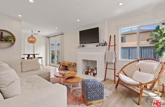 522 Westminster Ave. - 522 Westminster Avenue, Los Angeles, CA 90291
