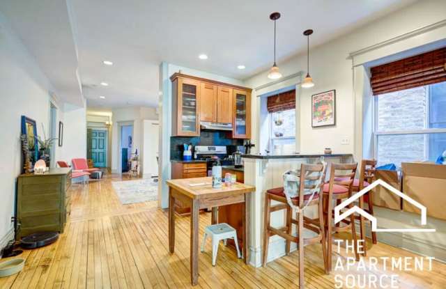 882 North Marshfield Ave. photos photos