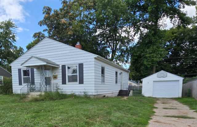 33 Berkshire Dr - 33 Berkshire Drive, Rock Island, IL 61201