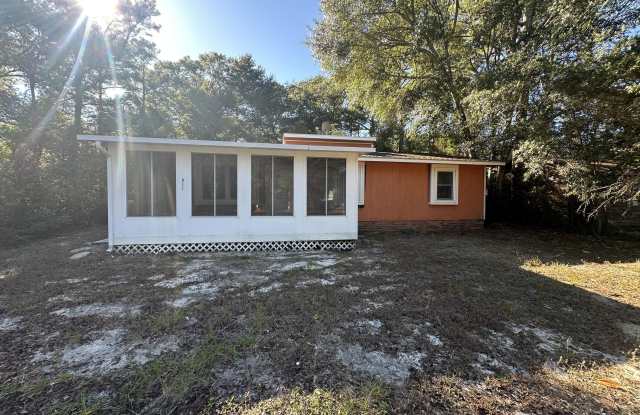 911 N Caswell Avenue - 911 North Caswell Avenue, Southport, NC 28461