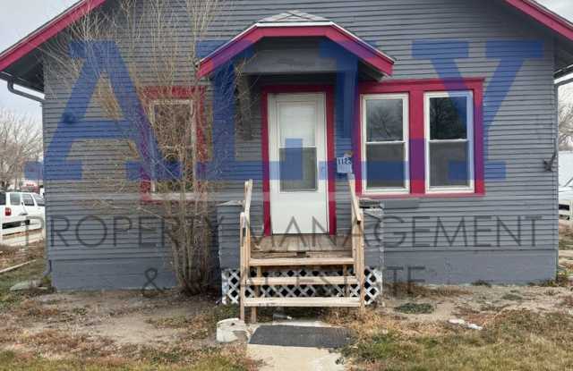 Pet-friendly home with bonus rooms! Gallery 1