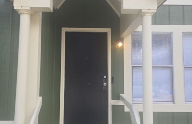 Near Prisma Health 2 bed 1.5 bath Townhome photos photos