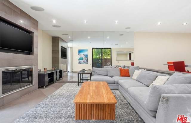 1033 Carol Dr Gallery 3