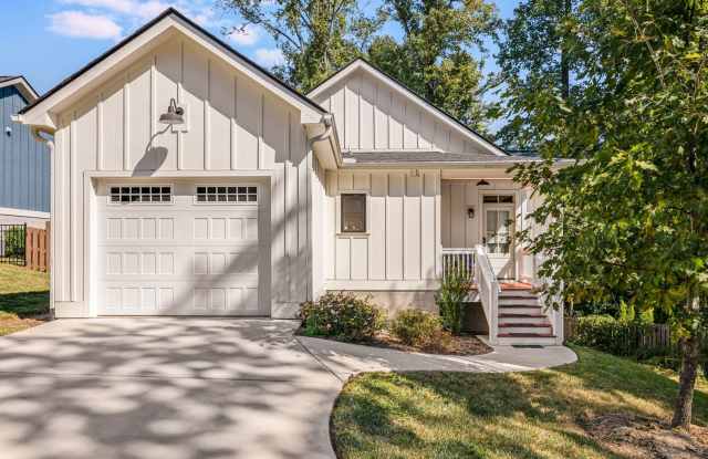 Modern 3-Bedroom Home in Rangeley Cottages Gallery 1