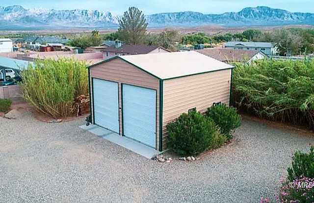 Versatile 3-Bed Home with Commercial Zoning  Large Shop – Ideal Live/Work Opportunity! photos photos