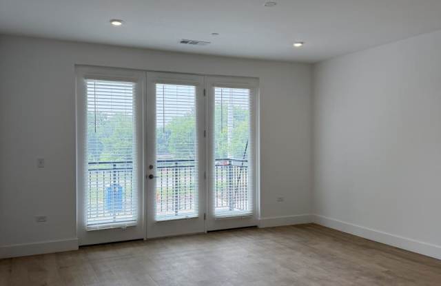975-77 East 75th St. Gallery 1