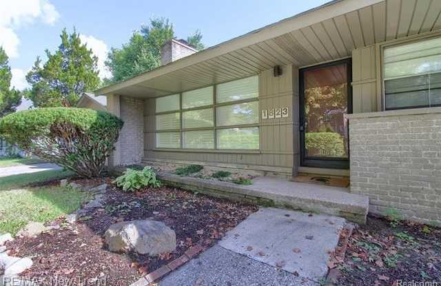 1823 BRADFORD Road Gallery 4