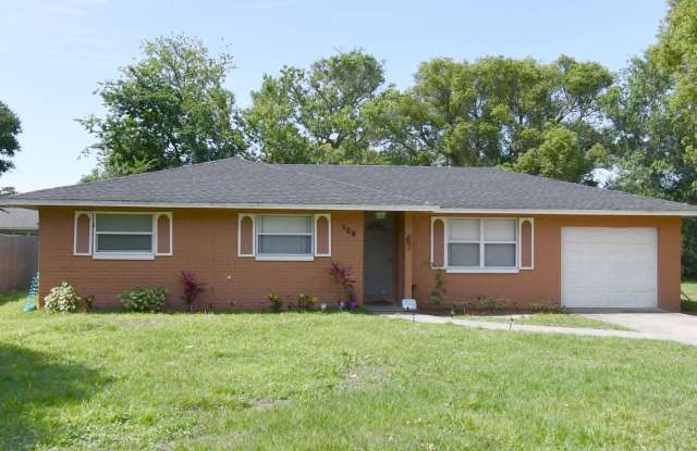 Spacious 4BD/2BA Sanford Gem – Room to Grow Near Historic Downtown! Gallery 1