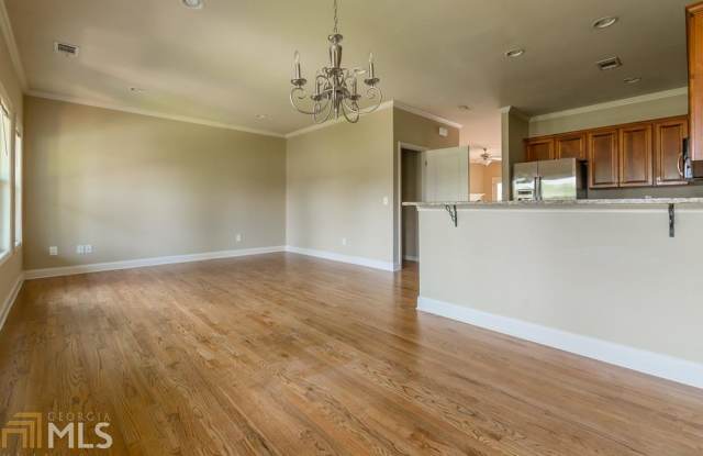 413 E Royal Crescent Ln E Gallery 3