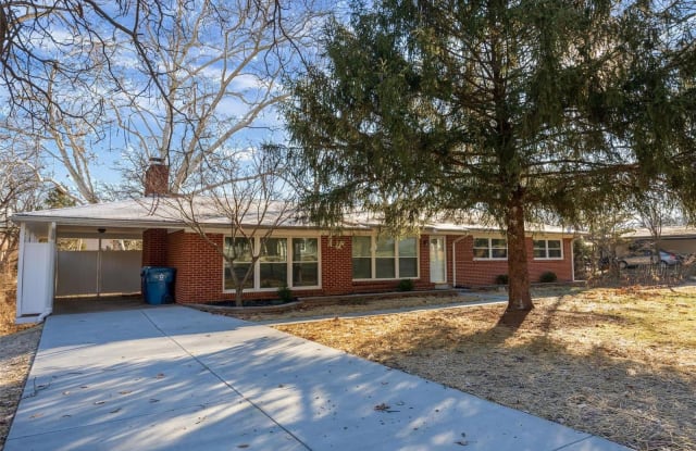 7 Sona Lane - 7 Sona Lane, Creve Coeur, MO 63141