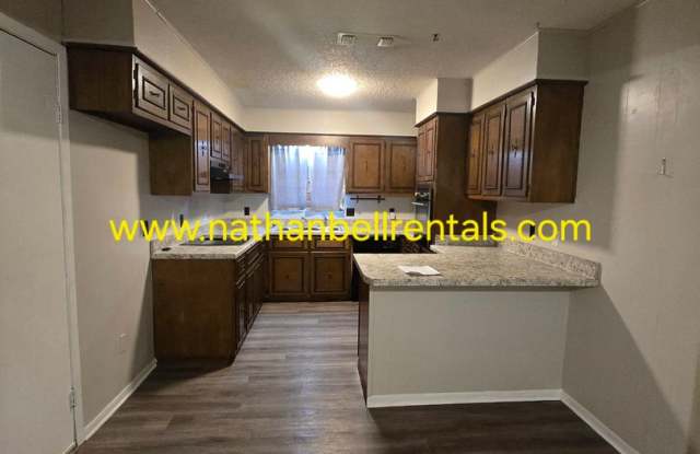 3 bedroom/2 bath Home - 1000 28th Street Southeast, Paris, TX 75460