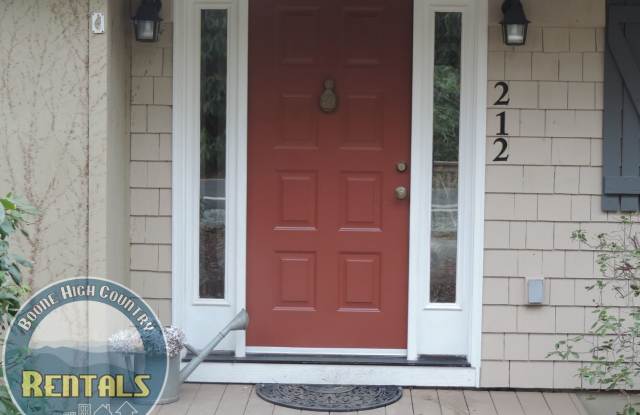 Spacious Home In Blowing Rock - 212 South White Pine Drive, Blowing Rock, NC 28605