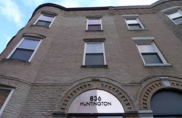 NIce 4 bed in Mission Hill Gallery 3
