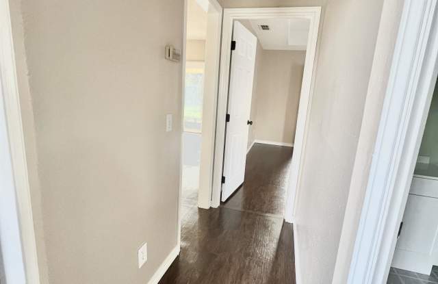 5215 Northview Drive Gallery 4