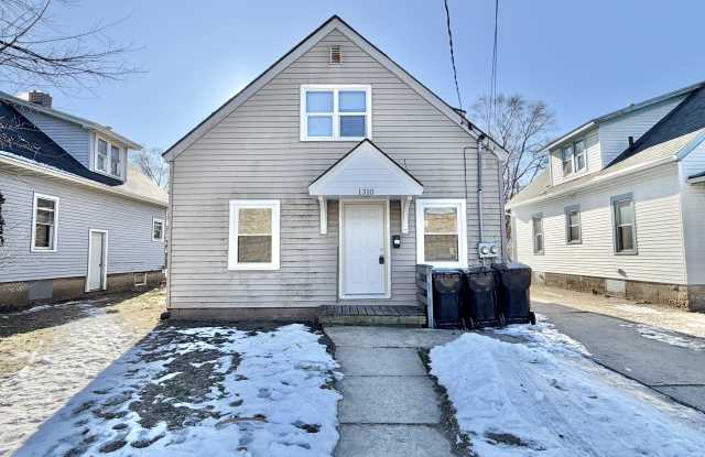 1310 1/2 Copeland Avenue photos photos